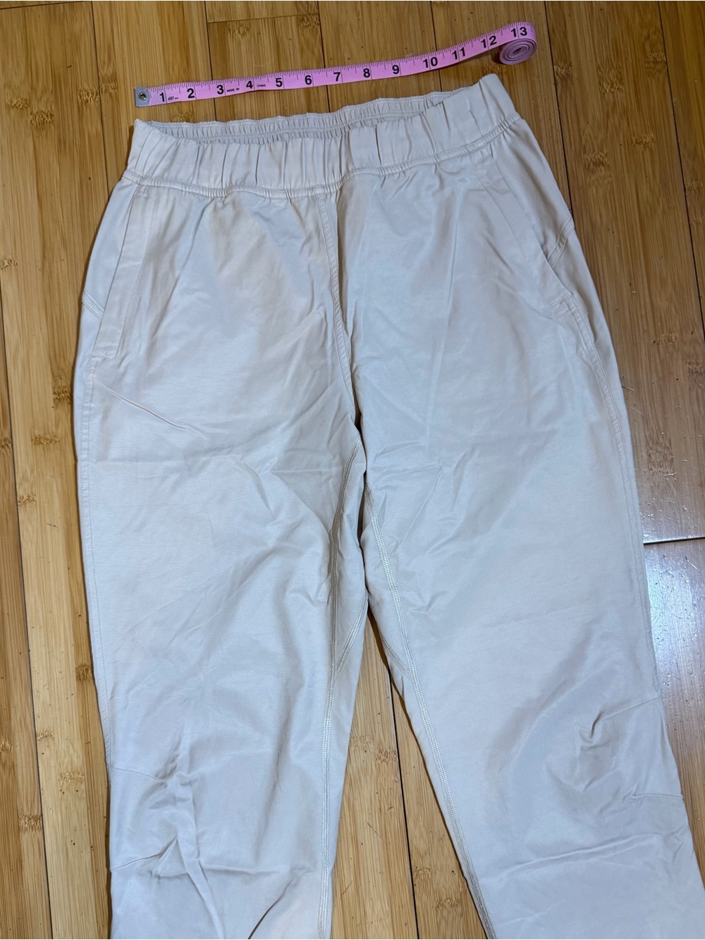 Lululemon Adapted State High-Rise Jogger *Short
Warm Ash Grey Size 4 - Picture 11 of 15